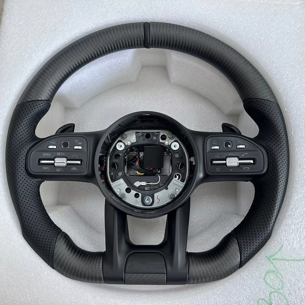 The original factory plate processing 19-20 Mercedes AMG steering wheel modified matte carbon fiber steering wheel old upgrade