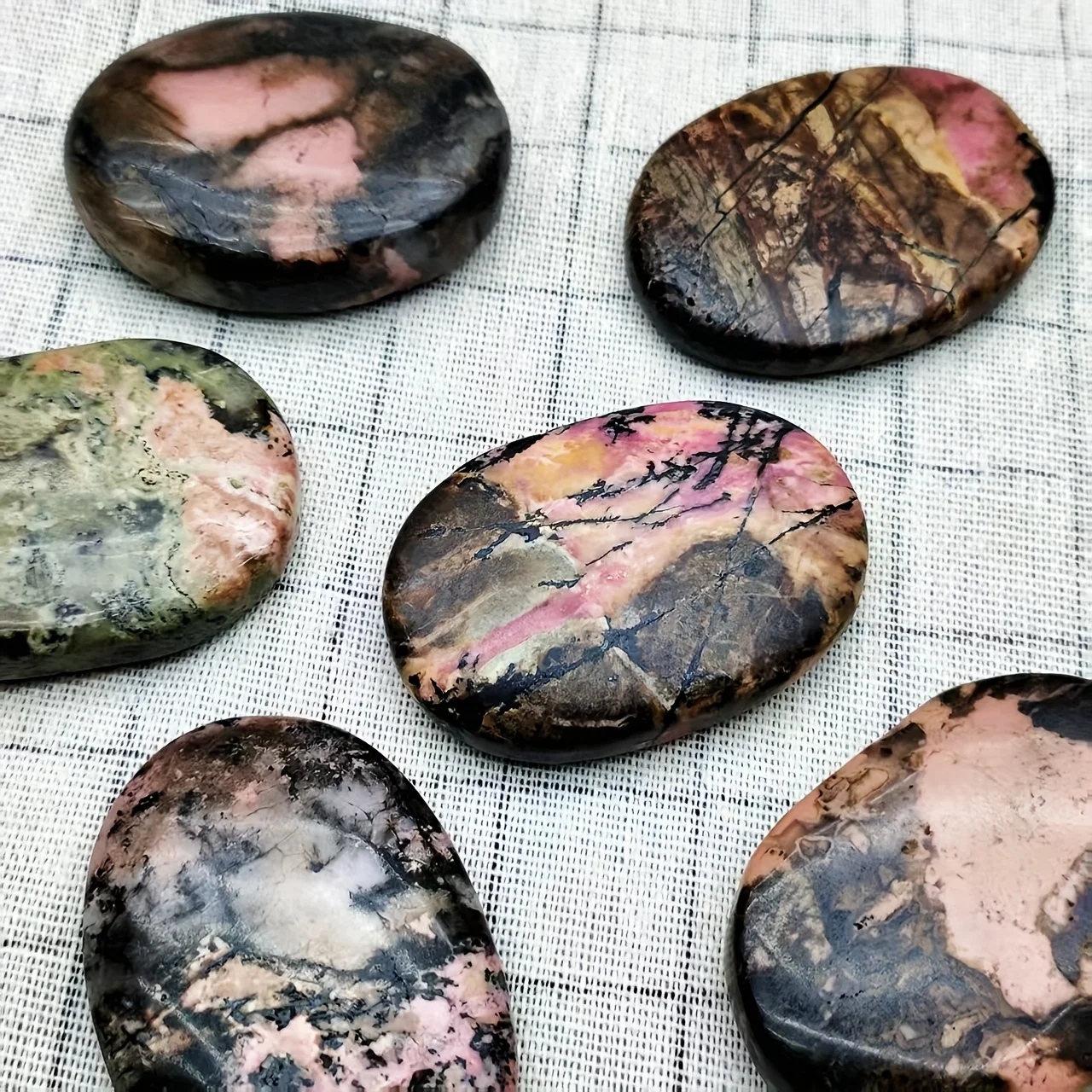 Natural Crystal Palm Rhodonite Stone Pocket Energy Crystal Toy Hot Compress Crafts Healing Health Family message tool 1pc
