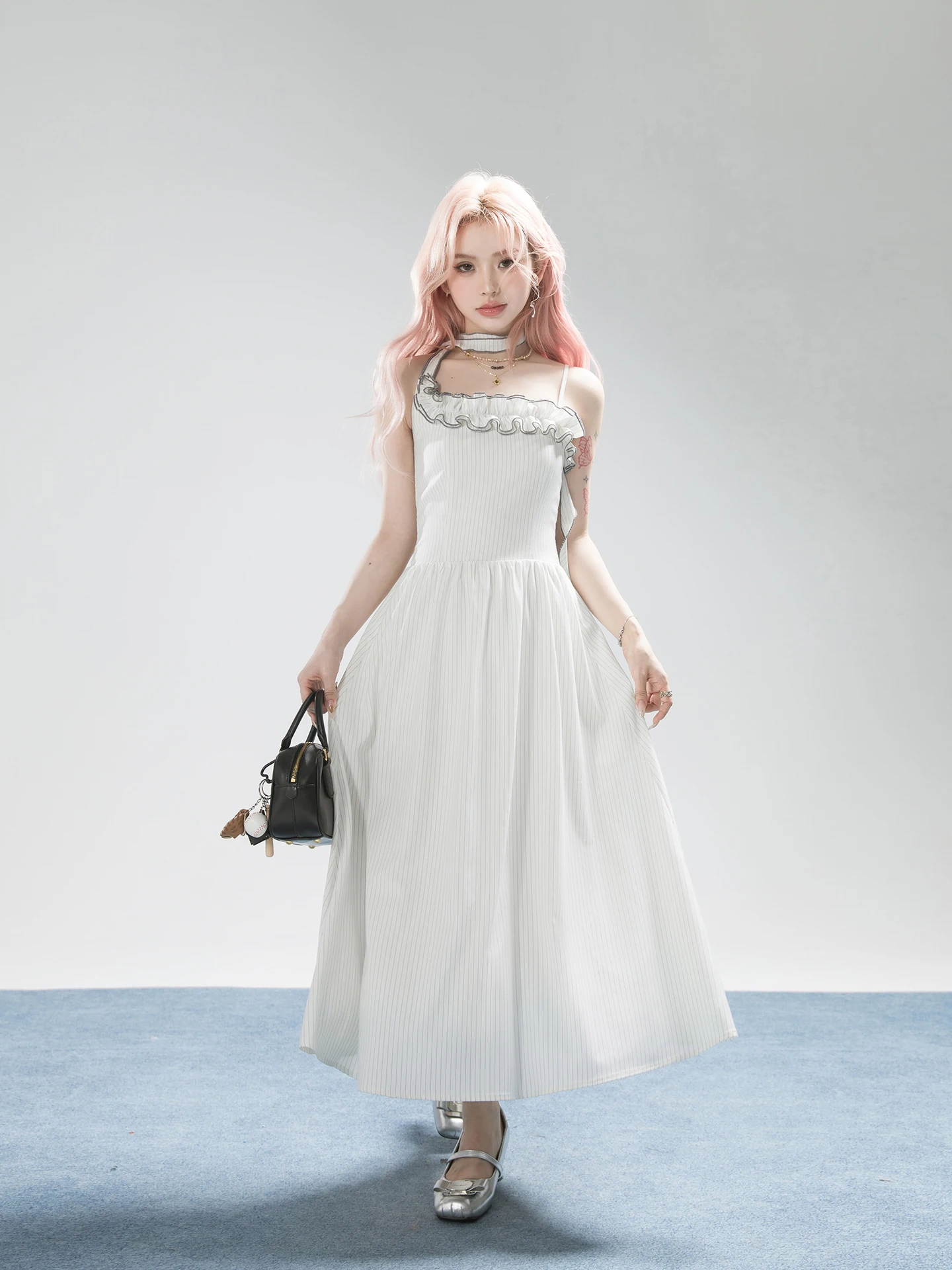 

ONEOFUUU White Date Night Gown with Sash Neck Hanging Stripe Waist Cinching Pleated Skirt Sweet Style Polyester Fabric Spring...