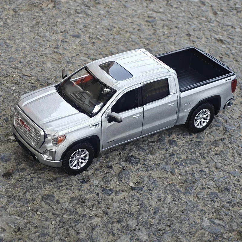 Motormax 1:27 GMC SIERRA 1500 Pickup Alloy Car Model Diecast Metal Toy Off-road Vehicles Car Model High Simulation Gift