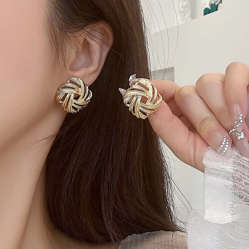 Retro Gold Color Braided Geometric Ear Clip Without Ear Holes Temperament Luxury Vintage Small Square Clip on Earrings Women