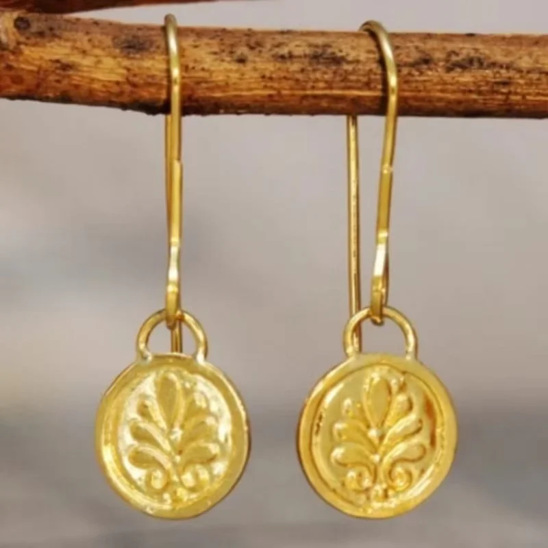 Vintage Charm Embossed Golden Plated Coin Pendant Earrings for Women Fashion Classic Banquet Festival Jewelry Accessories Crafts