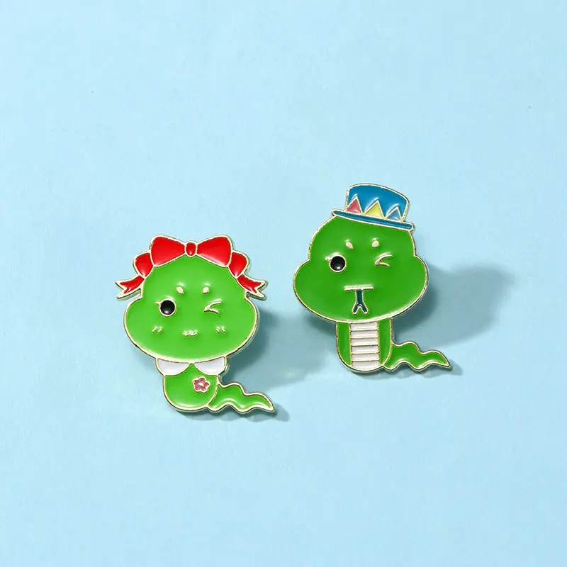 Cute Delicate Little Green Snake Oil Dropped Alloy Brooch Badge Decorative Pin DIY Clothes Bags Shoes Hat Scarf T-shirt Jeans