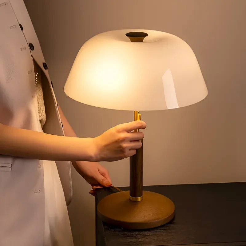French Antique Style Table Lamp Retro Luxury Design for Living Room Bedroom Bedside Night Light Simple High End Desk Decor