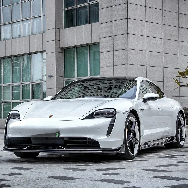 تنورة جانبية حصرية من أجزاء ألياف الكربون Prepreg لعام 2025 لسيارة Porsche Taycan 4S Cross Turismo