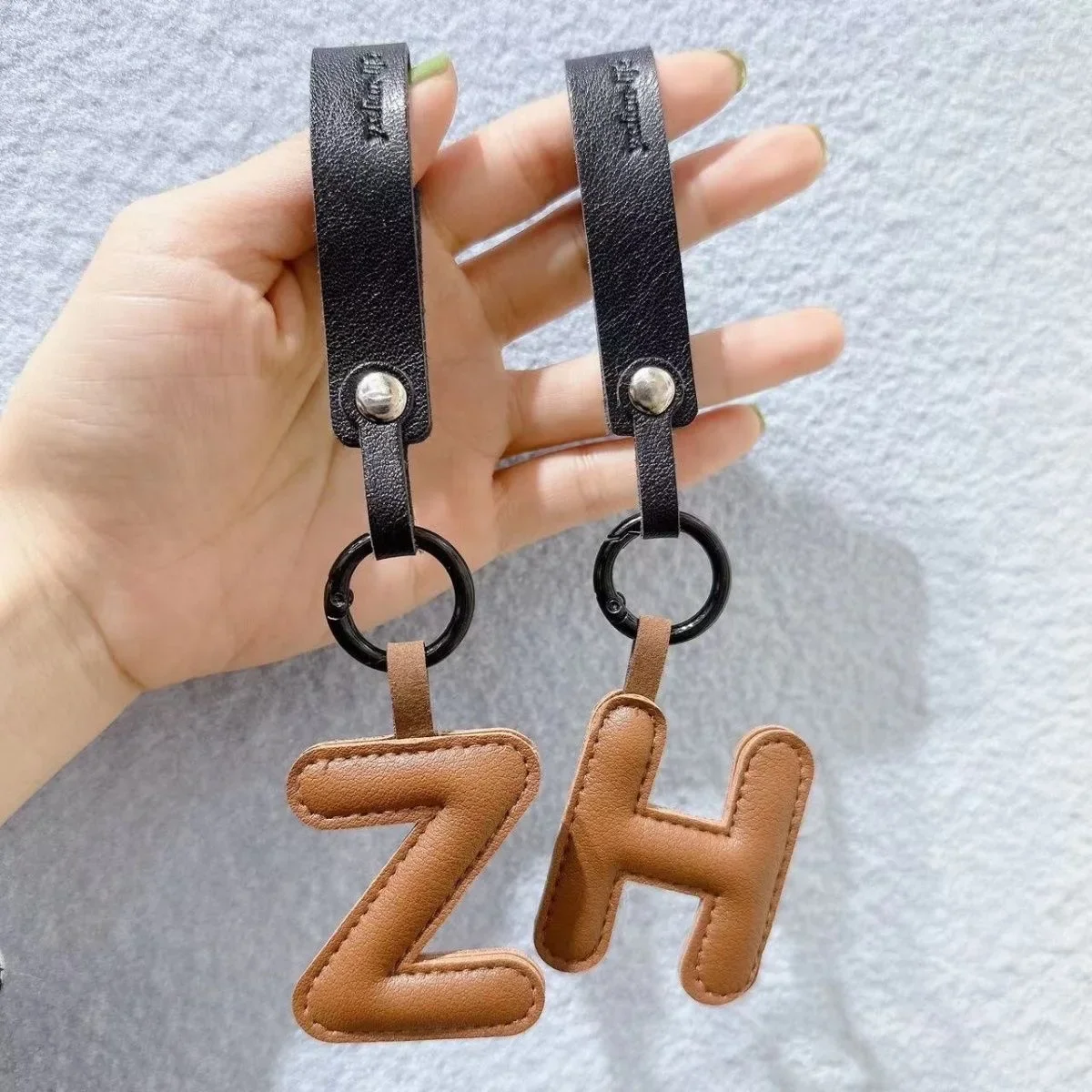 Creative English Letters Pu Leather Keychain For Car Backpack Pendant Fashion Key Chains Bag Charm Ornament Girl Gift