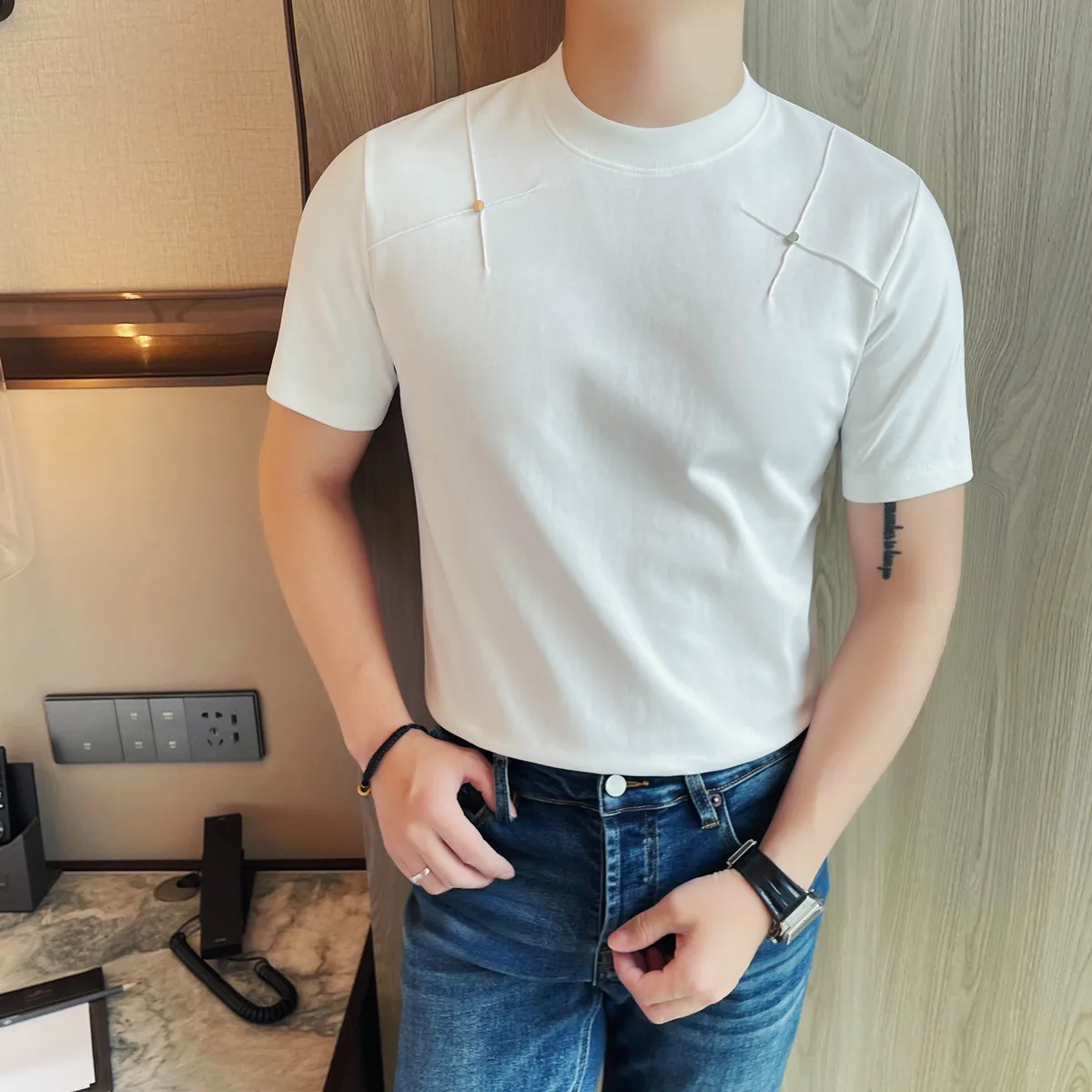 Summer Rivet Decoration T-shirts Men Short Sleeve Casual T-shirt Fashion Slim Fit Round Necked Breathable Streetwear Tee Tops