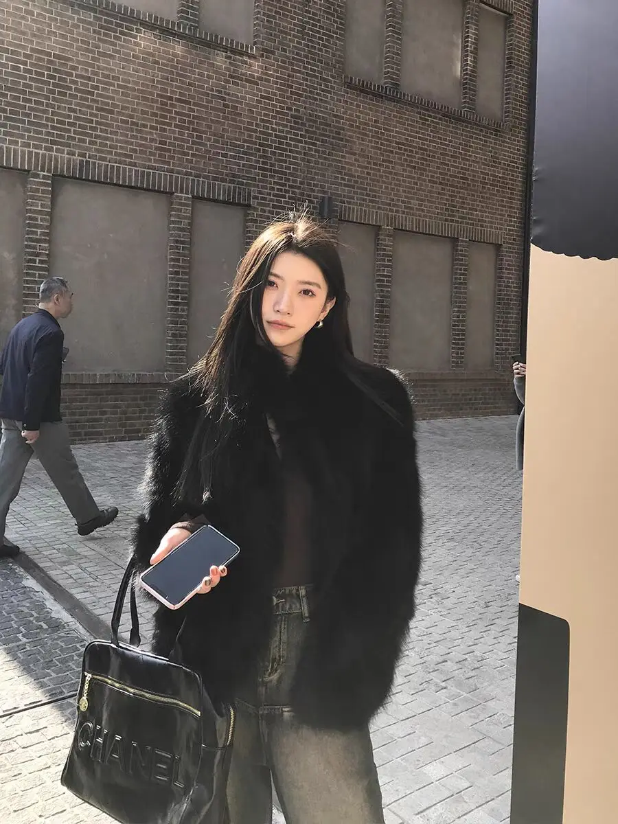 Eco-Friendly  Fur Coat Women's ort Stand Collar Young Sle Inteated Skin And Fur Warmth And Sle Winter 2025