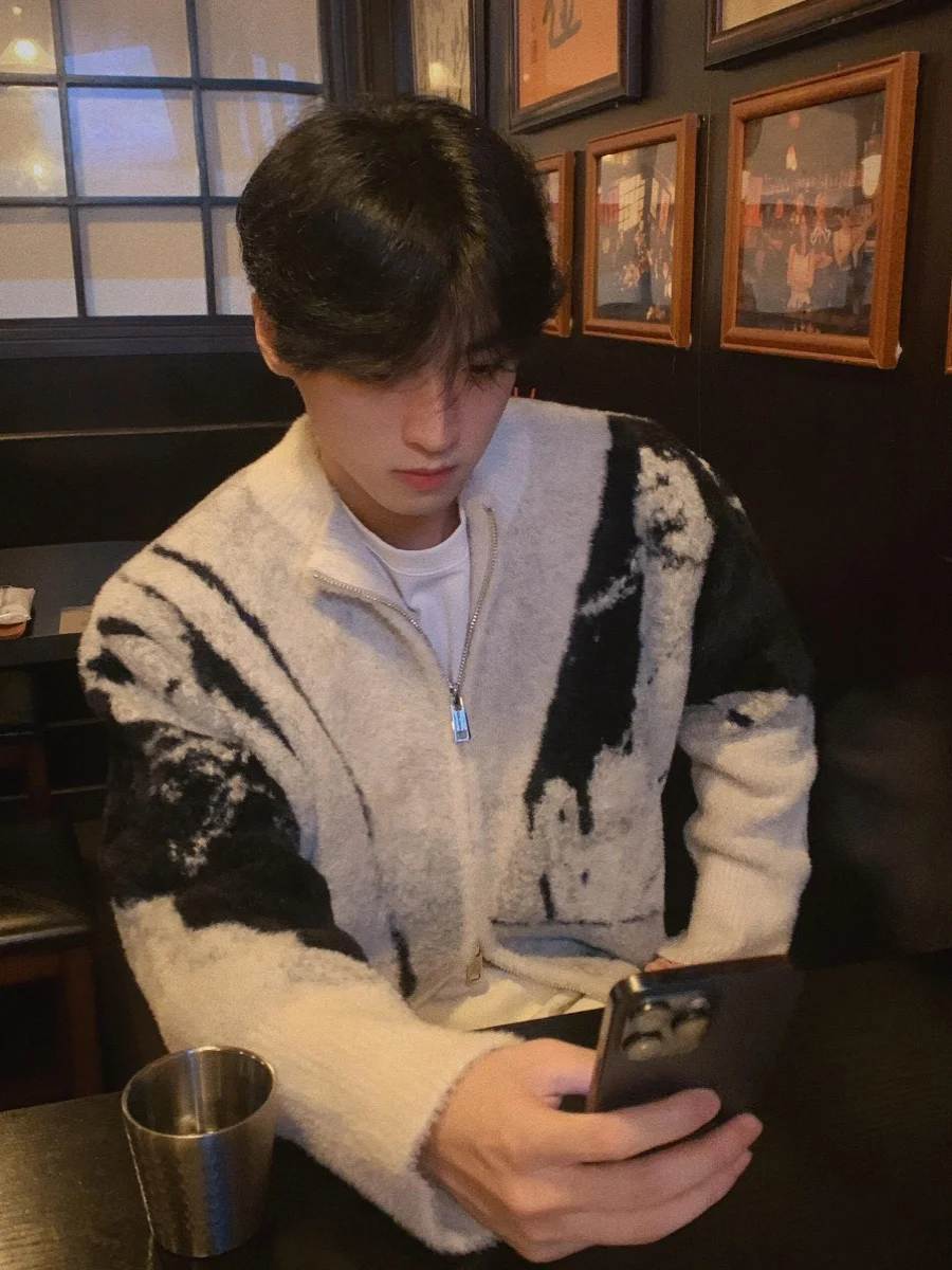 

American Vintage Loose Fit Men's Knitted Cardigan Sweater Double Zipper Fur Jaet Cartoon Print Casual Autumn Wear