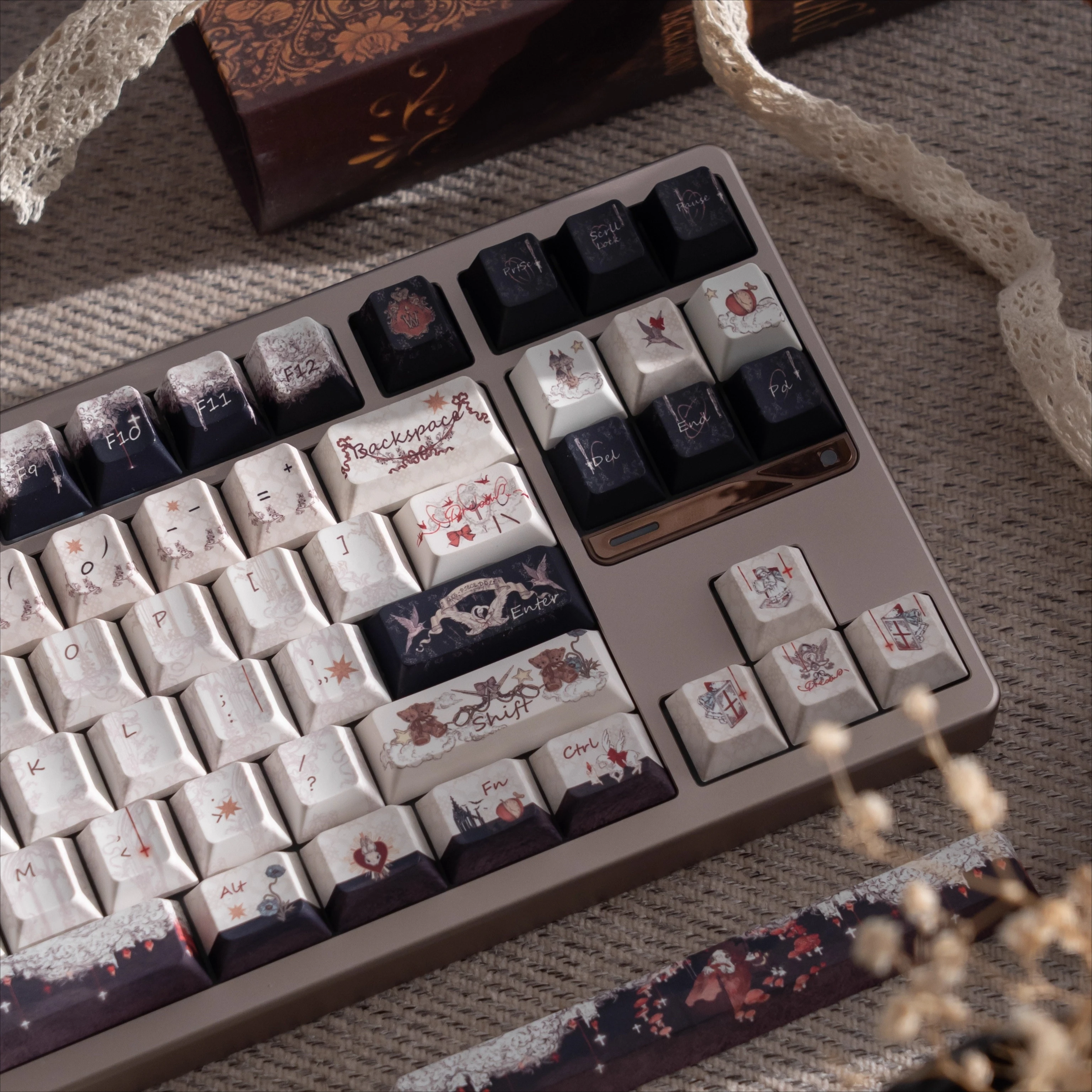 MAIMOOO Keyboard Keycaps Retro Symbiotic Keycaps Cherry PBT Material Black and White Fairy Tale Style Aula Keycaps