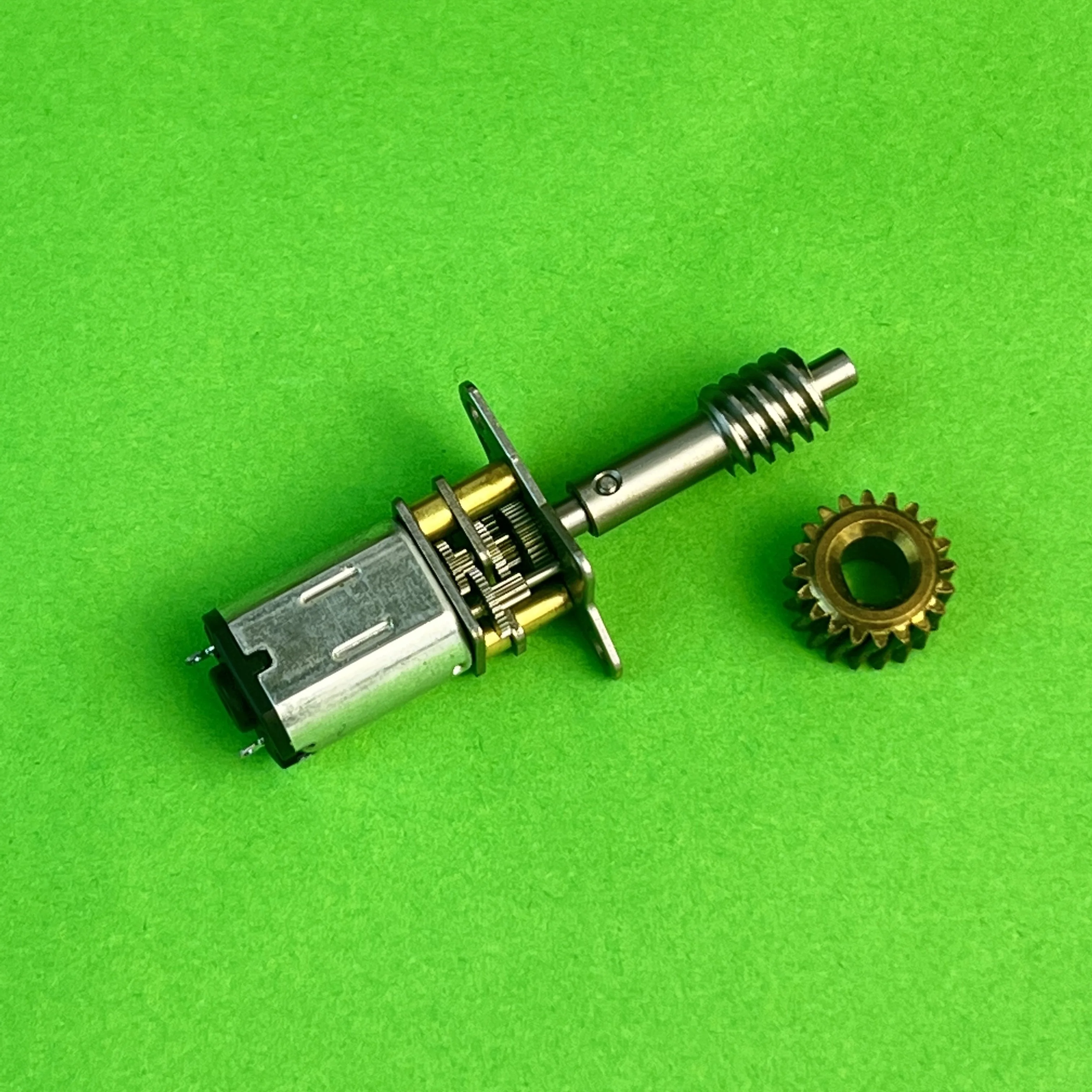 N20 تيار مستمر 3 فولت 5 فولت 6 فولت 62 دورة في الدقيقة محرك علبة التروس المعدنية الكاملة طويلة برغي رمح دودة والعتاد لنموذج طائرة