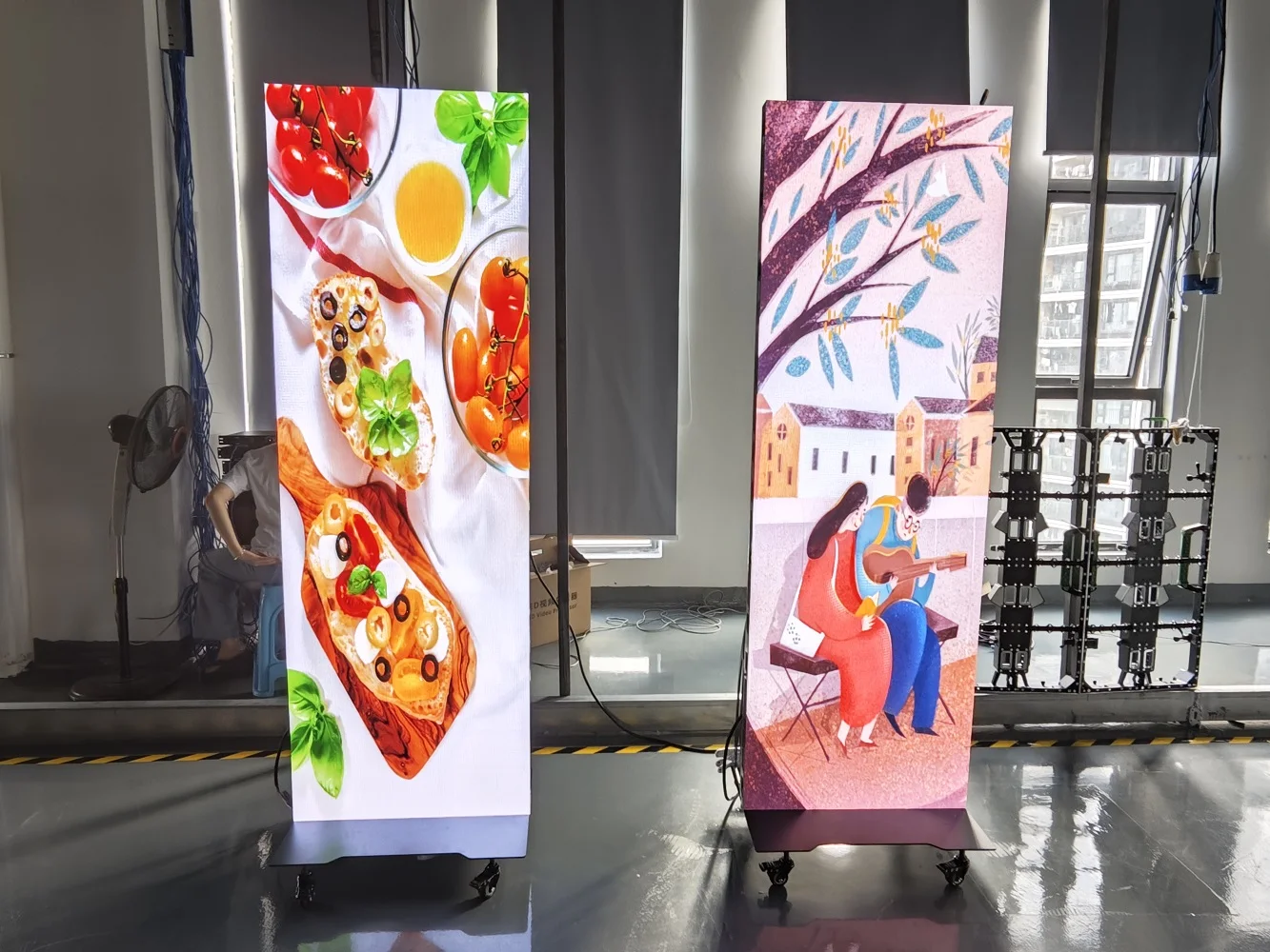 customize Multi-size LED Advertising Poster Screens (P1.25/P1.53/P1.86/P2/P2.5)  Advertising Display Equipment