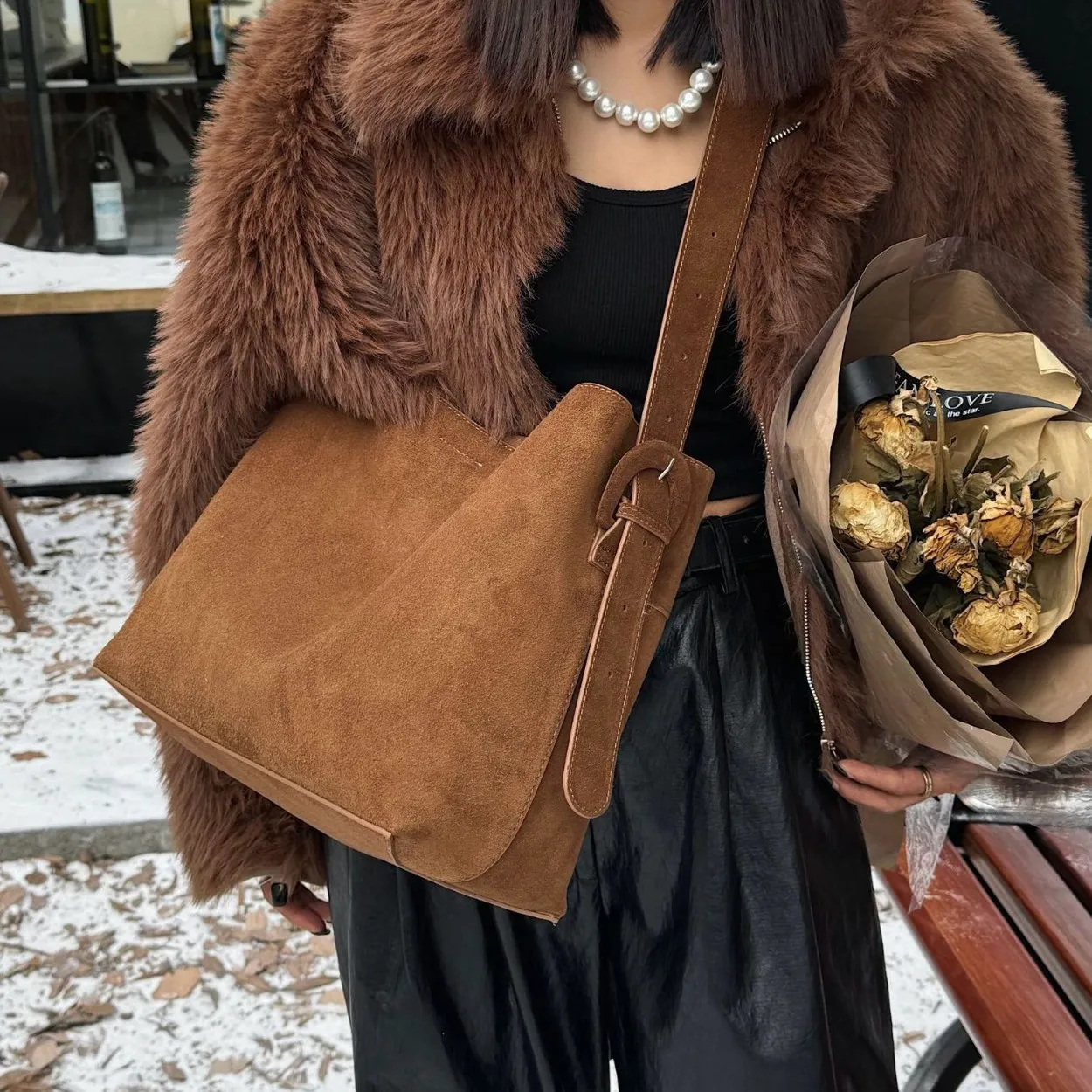 

Frosted Pitot Bag Women's 2025 New High-end Leather Large-capacity Fashion and Leisure Commuter Shoulder Messenger Bag