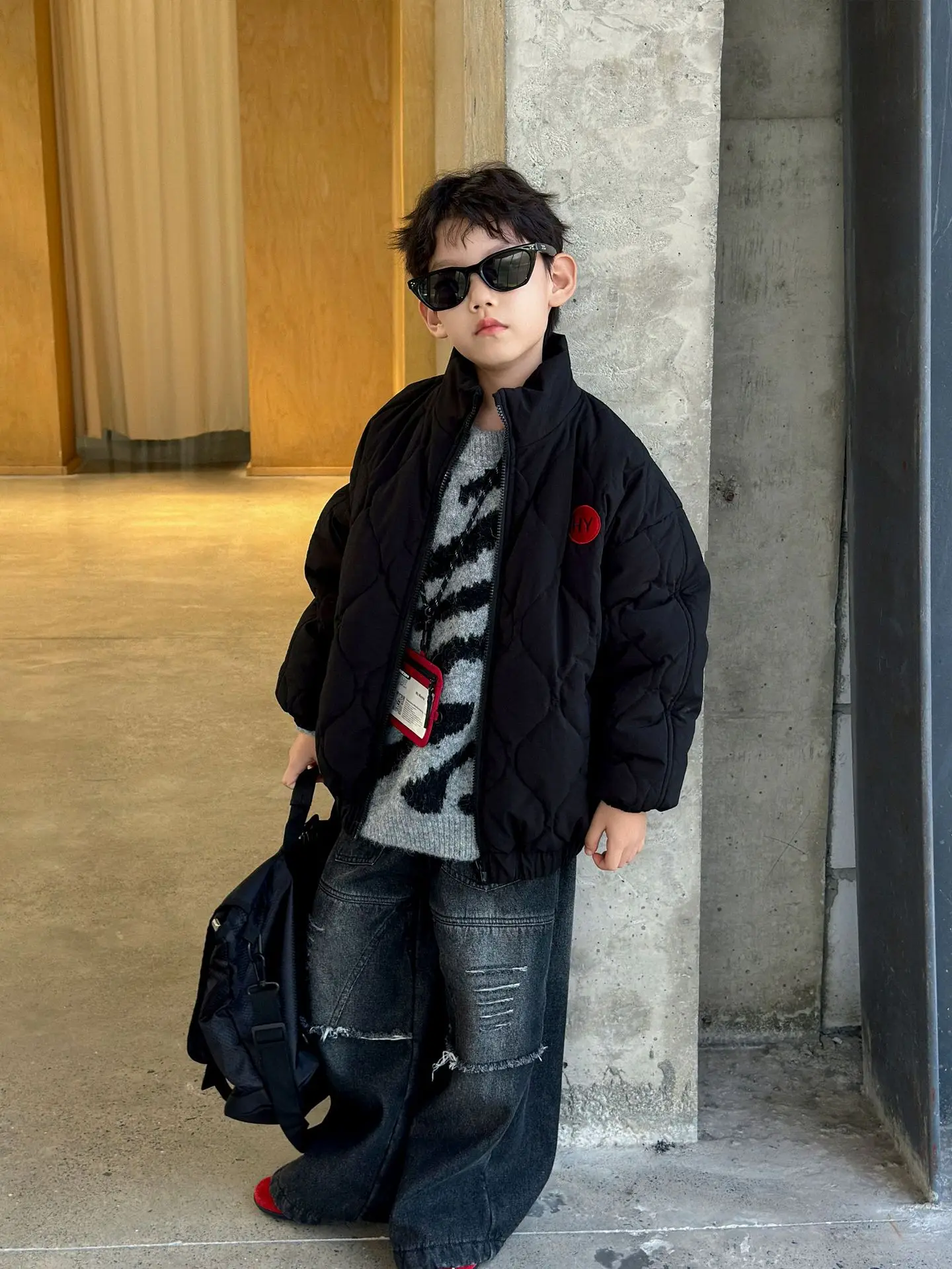 سترة 2025 الخريف والشتاء ملابس الأطفال الجديدة الكورية نمط الفتيان والفتيات موضة الدافئة مخطط البلوزات بسيطة