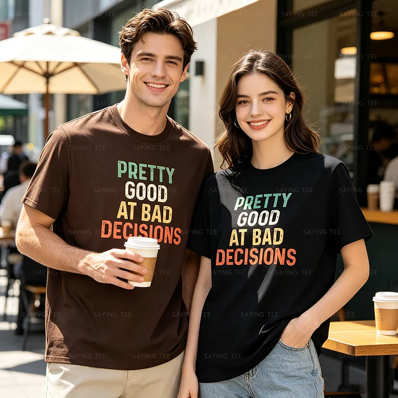 Ziemlich gut in schlechten Entscheidungen T-Shirt Y2k Personalisierte Buchstaben Bedrucktes sarkastisches Sprichwort T-Shirt Humor Witz Streetwear Kleidung Neuheit – Detail 5