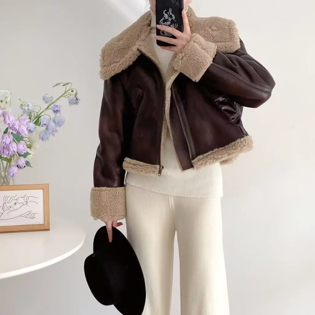 여성용 따뜻한 인조 가죽 재킷 패셔너블한 라펠 플러피 커프 바이크 슈트 독특한 스트리트 스타일 가을 겨울 코트