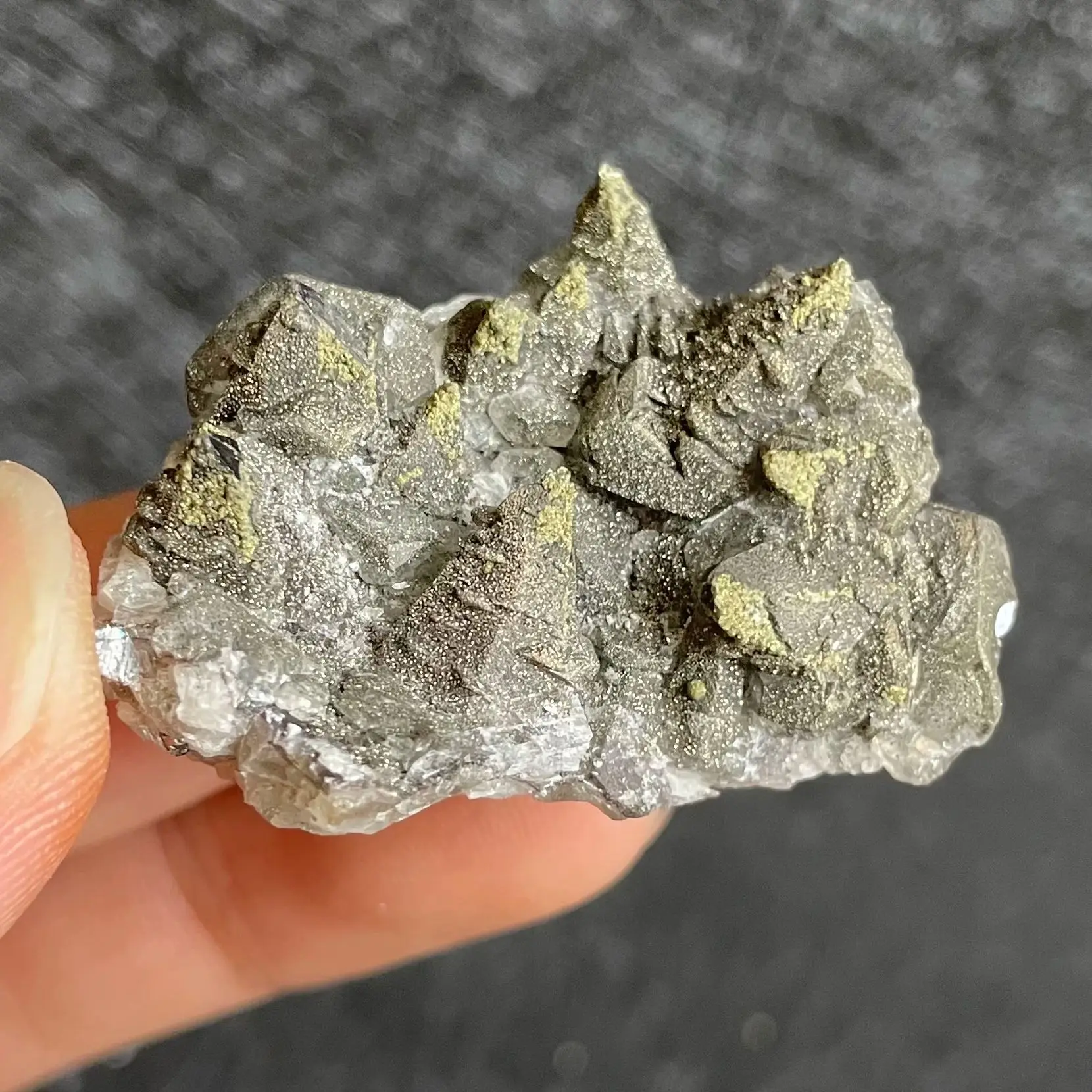 

Natural Stone Pyrite Crystal Quartz Cluster Mineral Specimen Raw Rock Chalcopyrite Decoration Rough Polished Healing