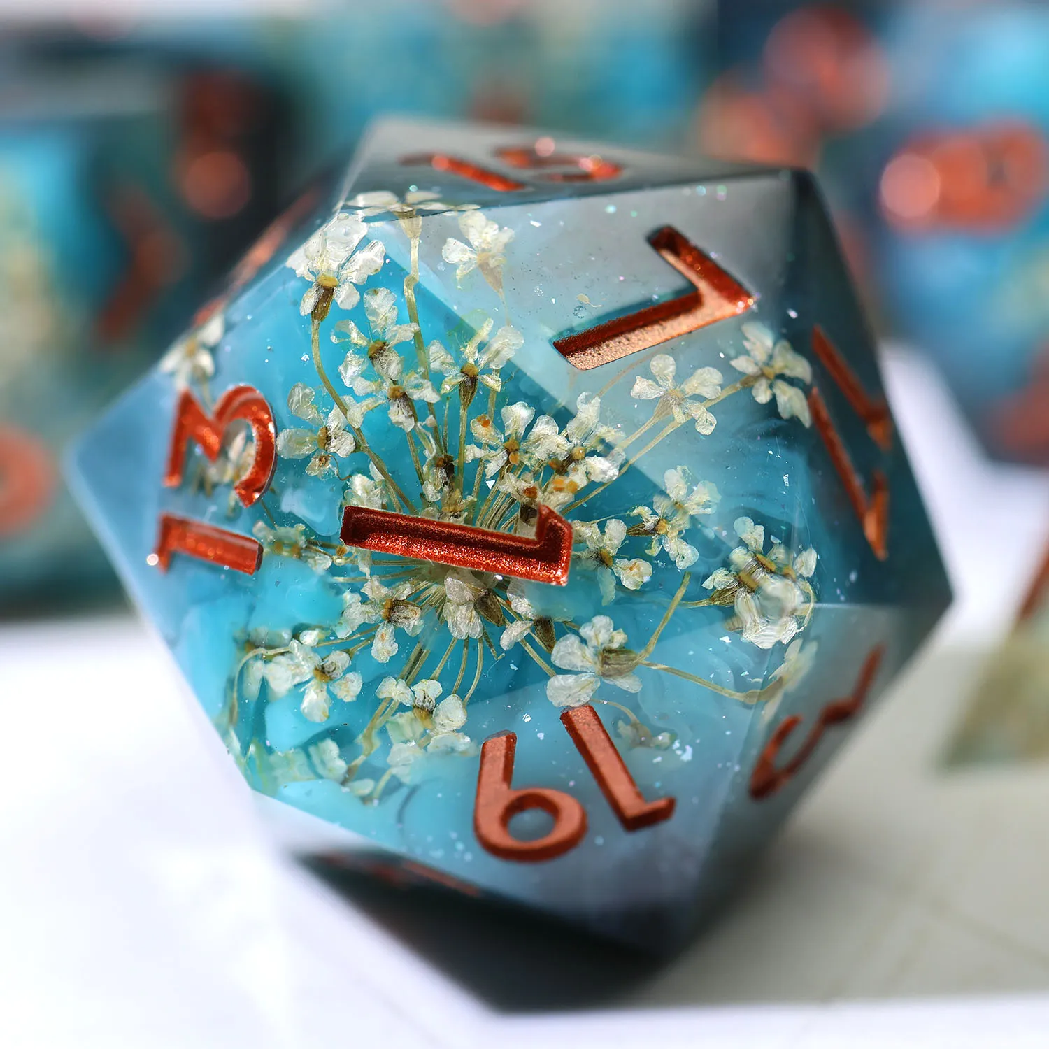 

Handmade Blue Resin Dice Set with Embedded White Flowers, 7-Piece Polyhedral Dice for D&D & RPG Tabletop GamesN44