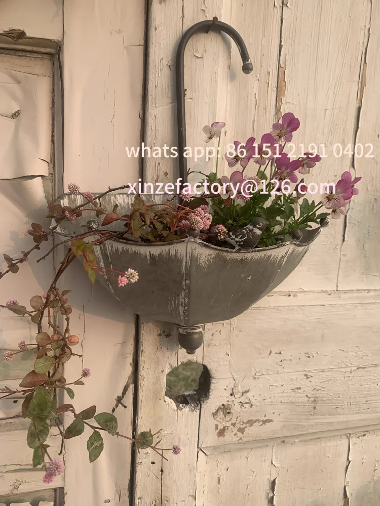 

Customizable szary, ręcznie wykonany ścienny uchwyt na kwiaty doniczkowe, wzór parasola, ozdobiony ptakem