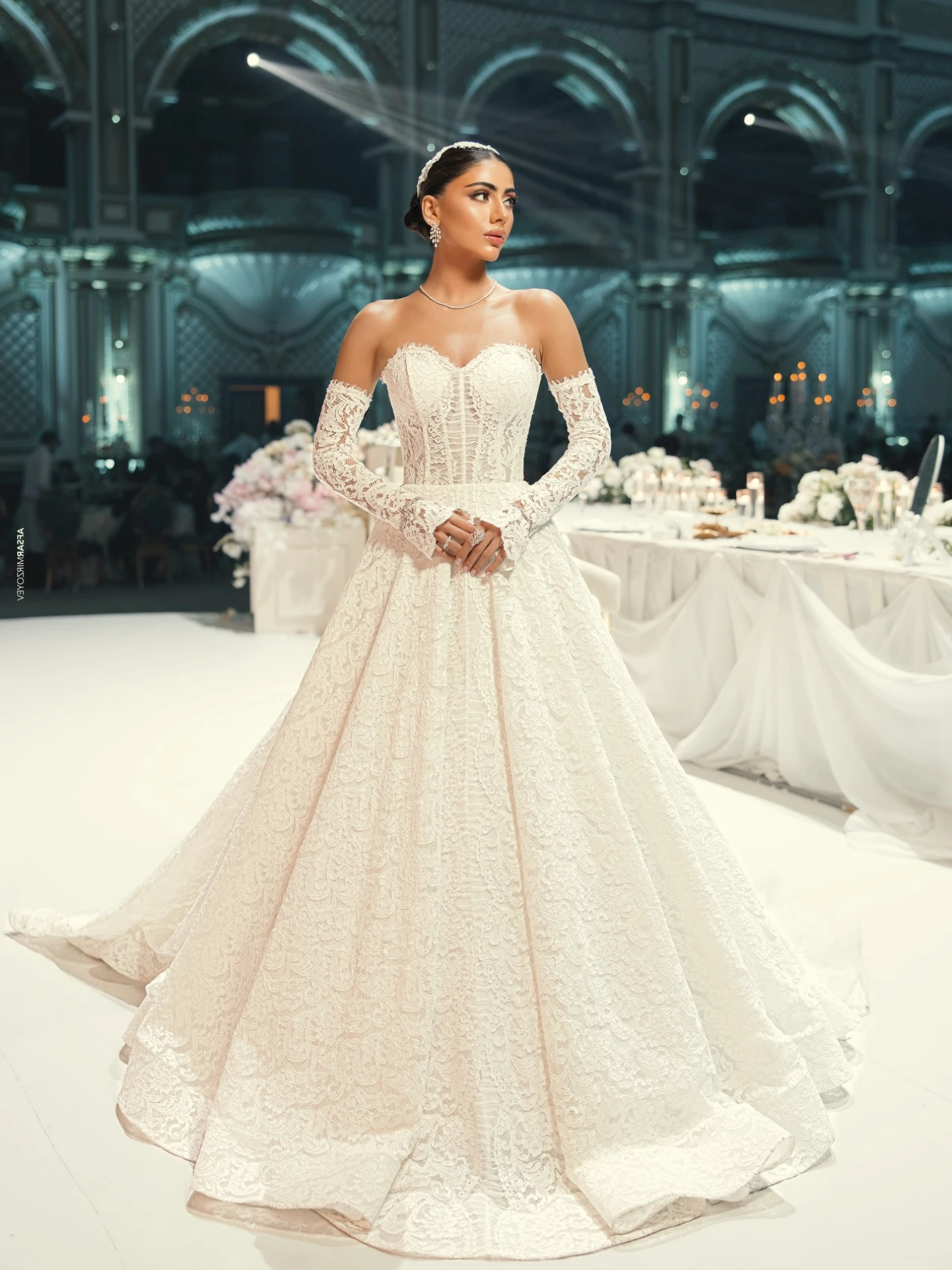 

Customized Elegant Lace Beaded High Neck Long Sleeve Ball Gown Wedding Dress Luxury Bridal Gown With Veil Vestidos De Novia