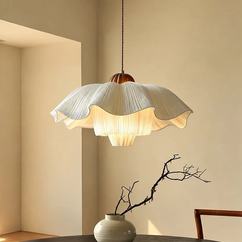Cream Fabric Pendant Light White Petal Hanging Lamp E27 /E26 Adjustable Pendant Lamp for Living Room Master Bedroom Lighting