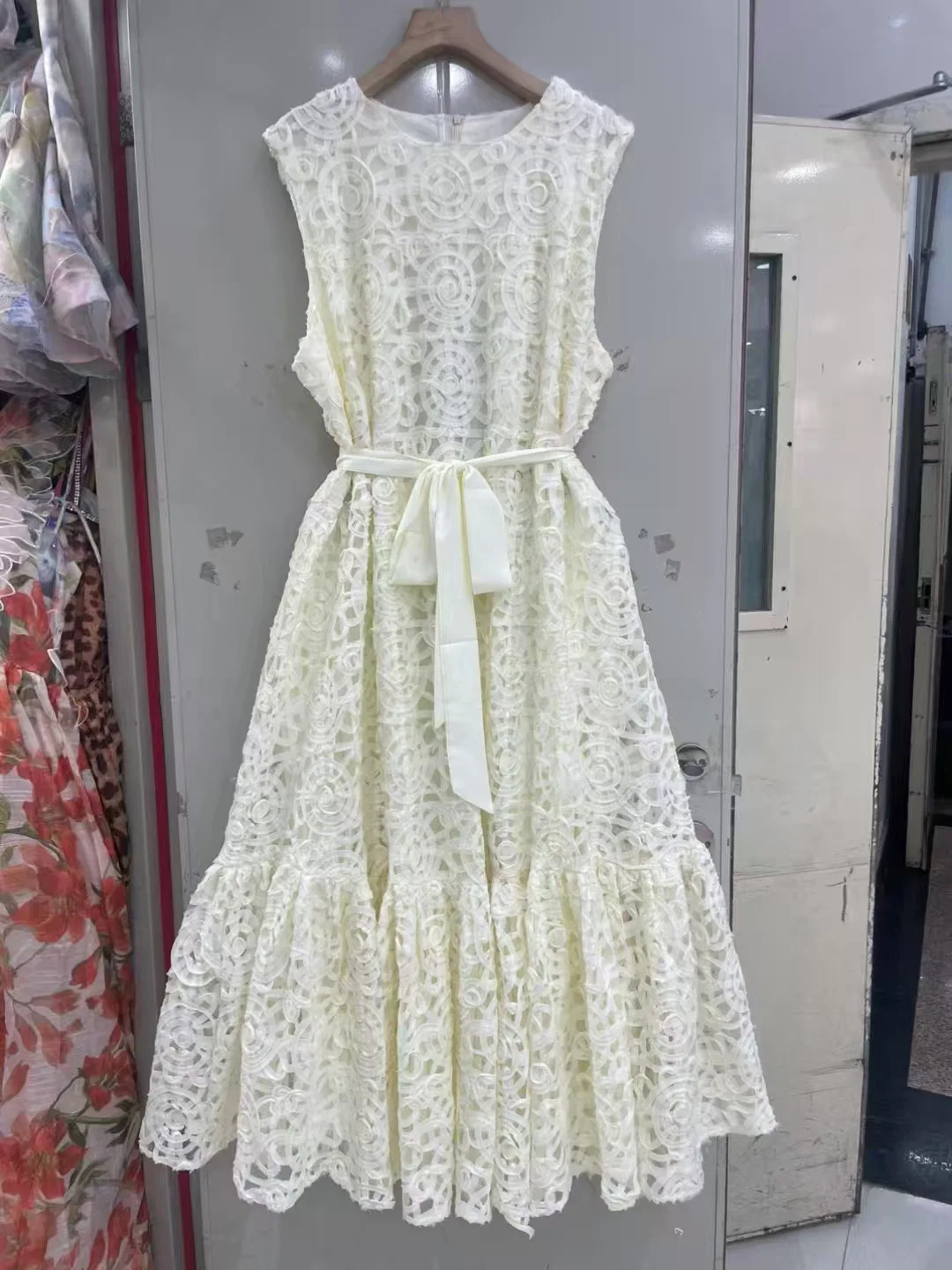 2025 printemps et été nouveau col rond gilet robe fleur robe longue ample robe décontractée avec ceinture-GZDL078