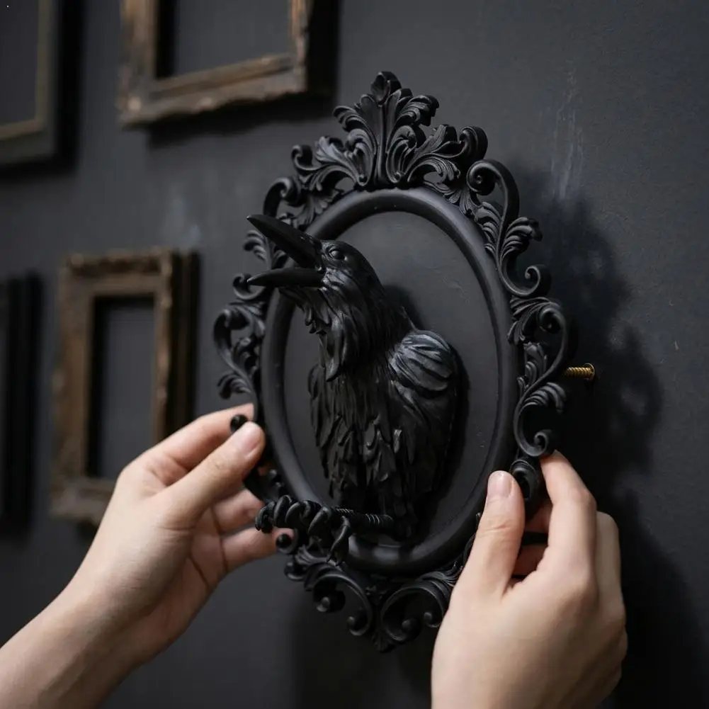 Gothic Crow Wall Decor Resin Baroque Frame Raven Sculpture Halloween Spooky Room Home Decoration Tabletop Ornament Craft