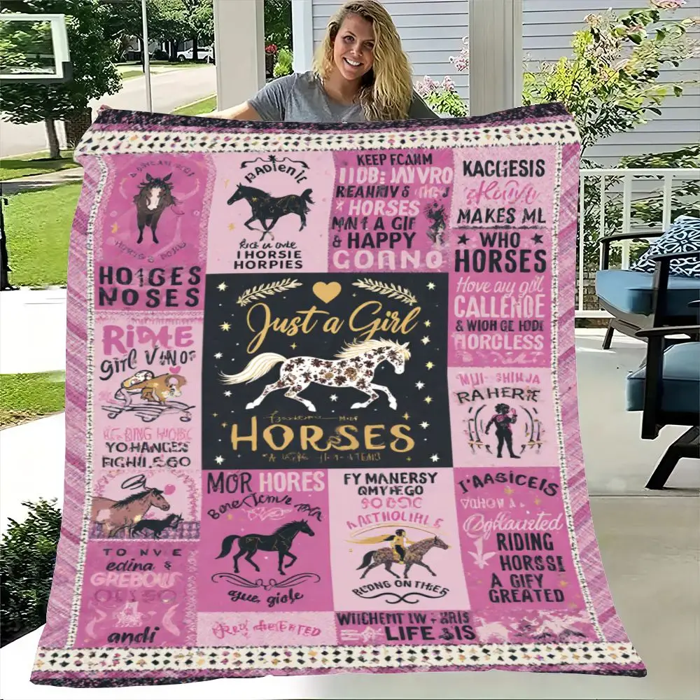 Nur ein Mädchen, das Pferde liebt. Collage-Fleecedecke – weiches rosa und schwarzes Pferde-Design mit inspirierenden Zitaten, skurriler