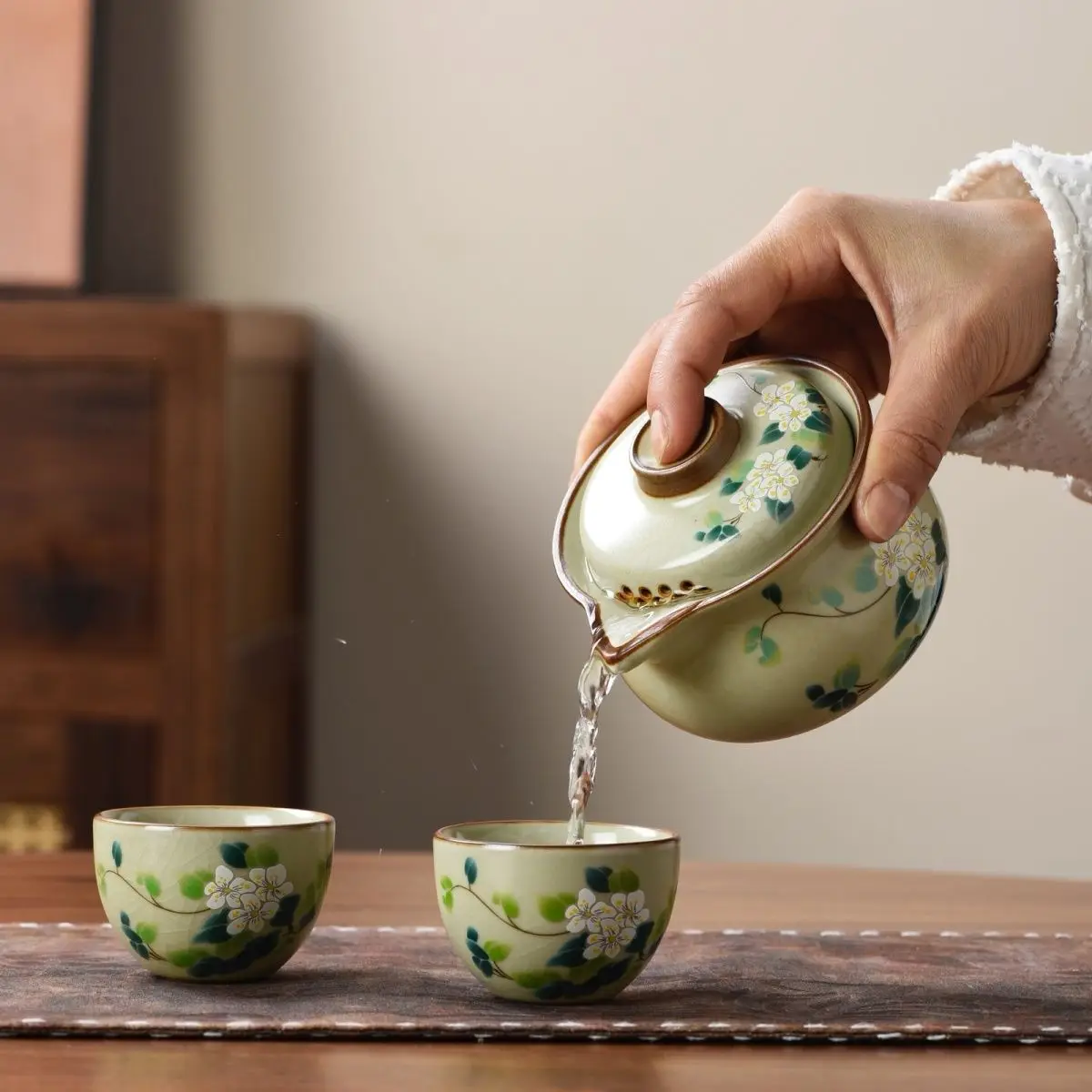 Portable Ru Kiln Camellia Ingot Handheld Teapot Gongfu Tea Set Light Green 1 Pot 2 Cups Vintage Ceramic Tea Ware Personal Use