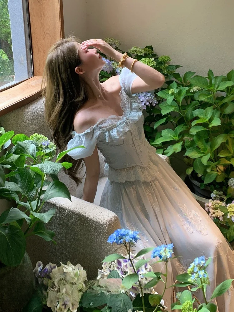 

Blue Iris Pure Desire Lace Short Top And Long Skirt Set Heavy Embroidery Summer Fashion Women's Two-Piece Suit Polyester Fibe...