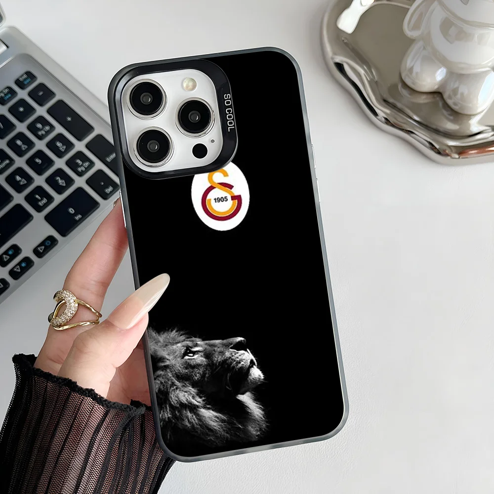 1 قطعة Galatasaray الأسد جراب هاتف IMD اللون الفضي شل آيفون 16 15 14 13 12 11 برو ماكس زائد