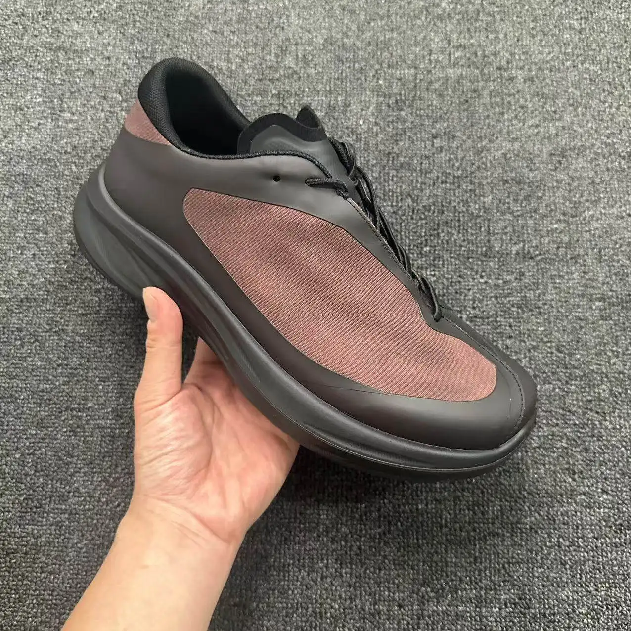 

Men's Breathable Outdoor Hiking Shoes Comfortable and Versatile Unisex Soft-Sole Sports Casual Footwear