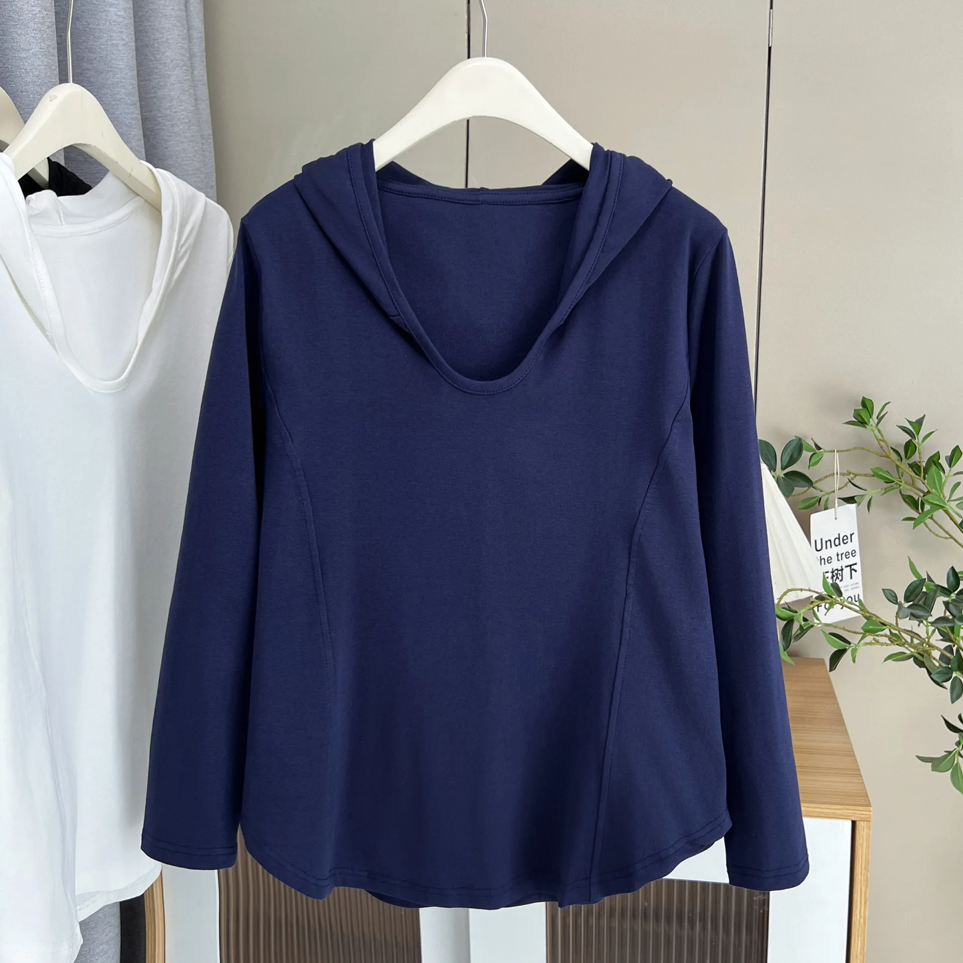 Grande taille femmes T-Shirt automne nouveau décontracté coupe tridimensionnelle à capuche à manches longues hauts col en v sweats à capuche