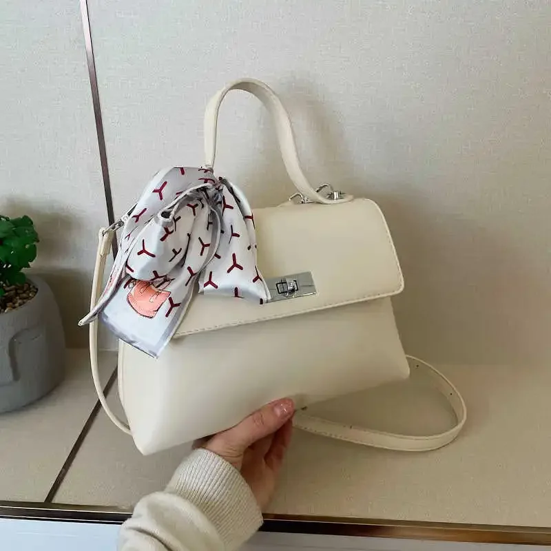 

2023 Новая роскошная маленькая квадратная женская сумка в стиле ретро — высококачественная текстура, шикарная сумка через плечо и через плечо, бренд премиум-класса