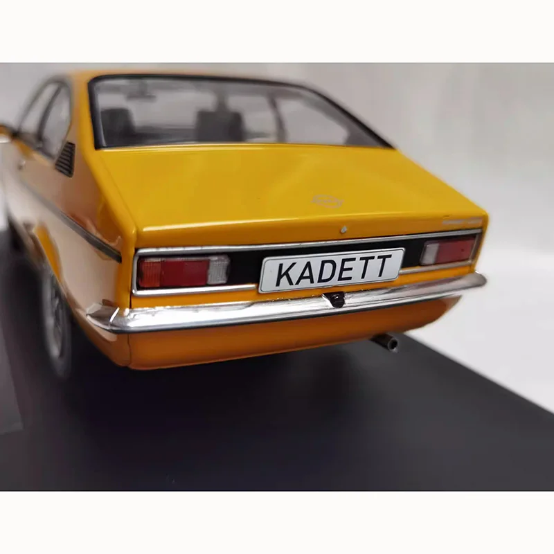 modellino-auto-in-scala-1-18-opel-kadett-c-coupe-in-lega-collezione-ornamenti-mcg