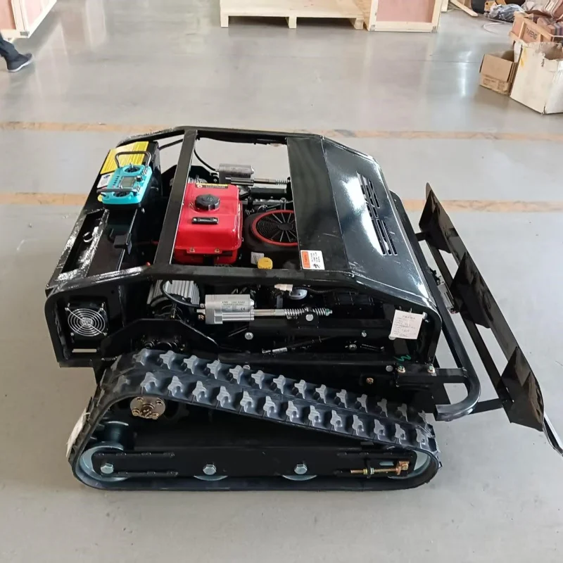 Robot pemotong rumput kendali jarak jauh 800mm khusus, rotasi nol, untuk perbaikan lahan terlantar