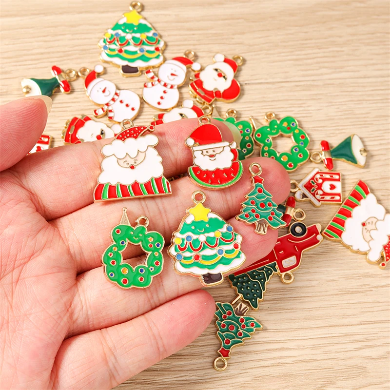 10 Stück gemischte, niedliche Emaille-Anhänger in Form von Weihnachtsbäumen, Schneeflocken und Weihnachtsmann für die Schmuckherstellung, Halsketten, Ohrringe, DIY-Bastelarbeiten und als Geschenk. – Detail 2