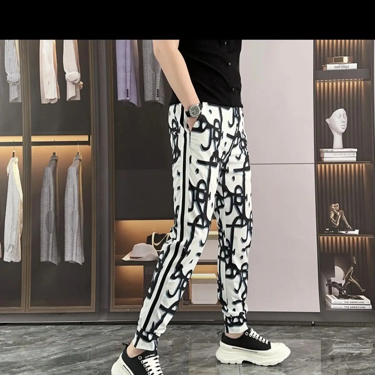 Nowe letnie europejskie wysokiej klasy i przystojne dwukolorowe tłoczone męskie slim fit i wszechstronne modne modne spodnie wiązane na co dzień