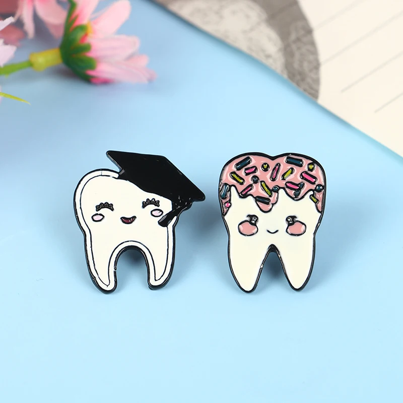 1PC Fashion Tooth Shape Cute Medical Brooch Pin For Doctor Nurse Lapel Backpack Badge Pins Jewelry Gift Accessories