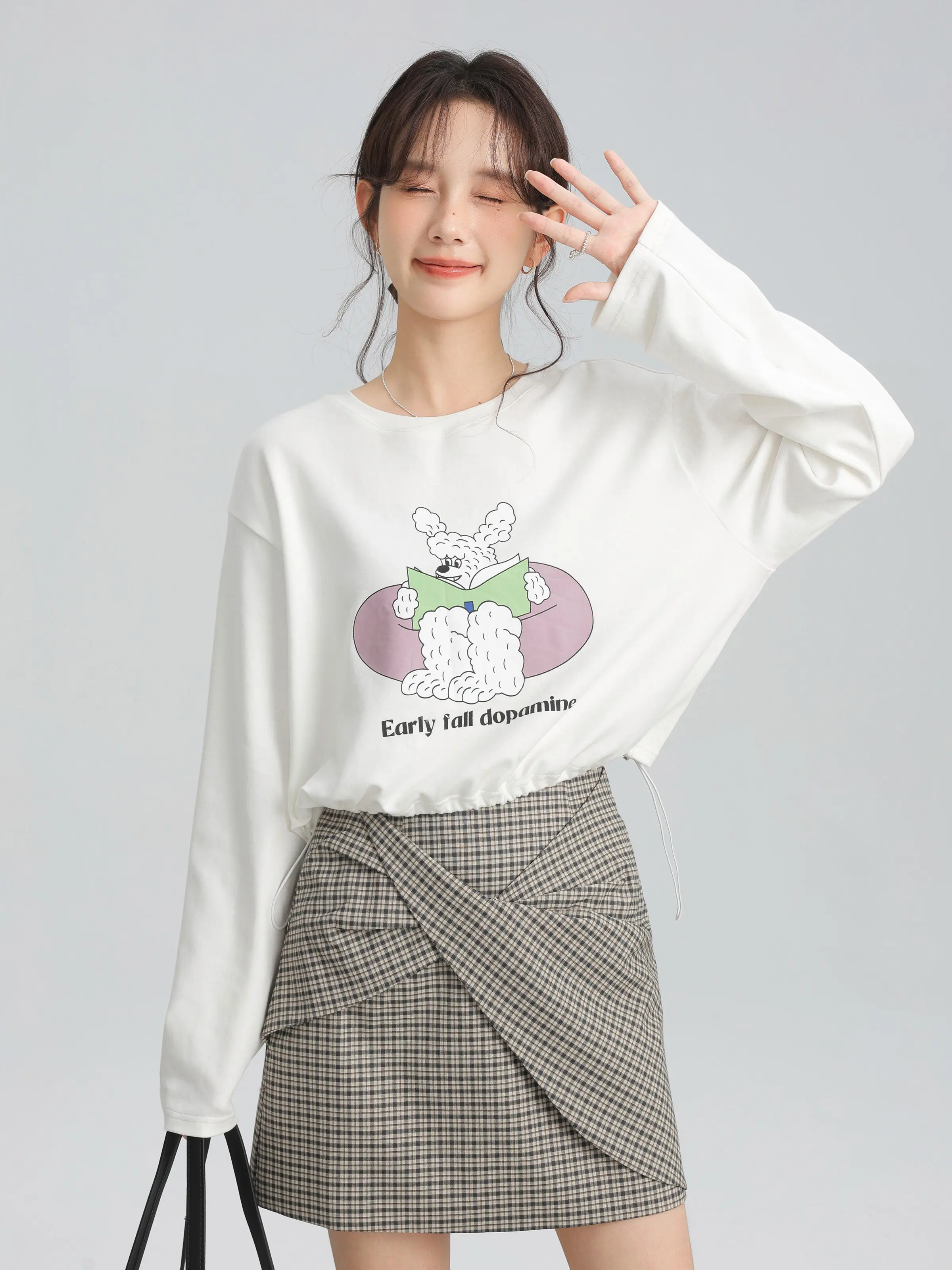 Women Playful Graphic Crewneck Sweatshirt Cute Loose Fit Pullover Top Casual Long Sleeve Spring Daily Outfit Drop Shoulder Lady