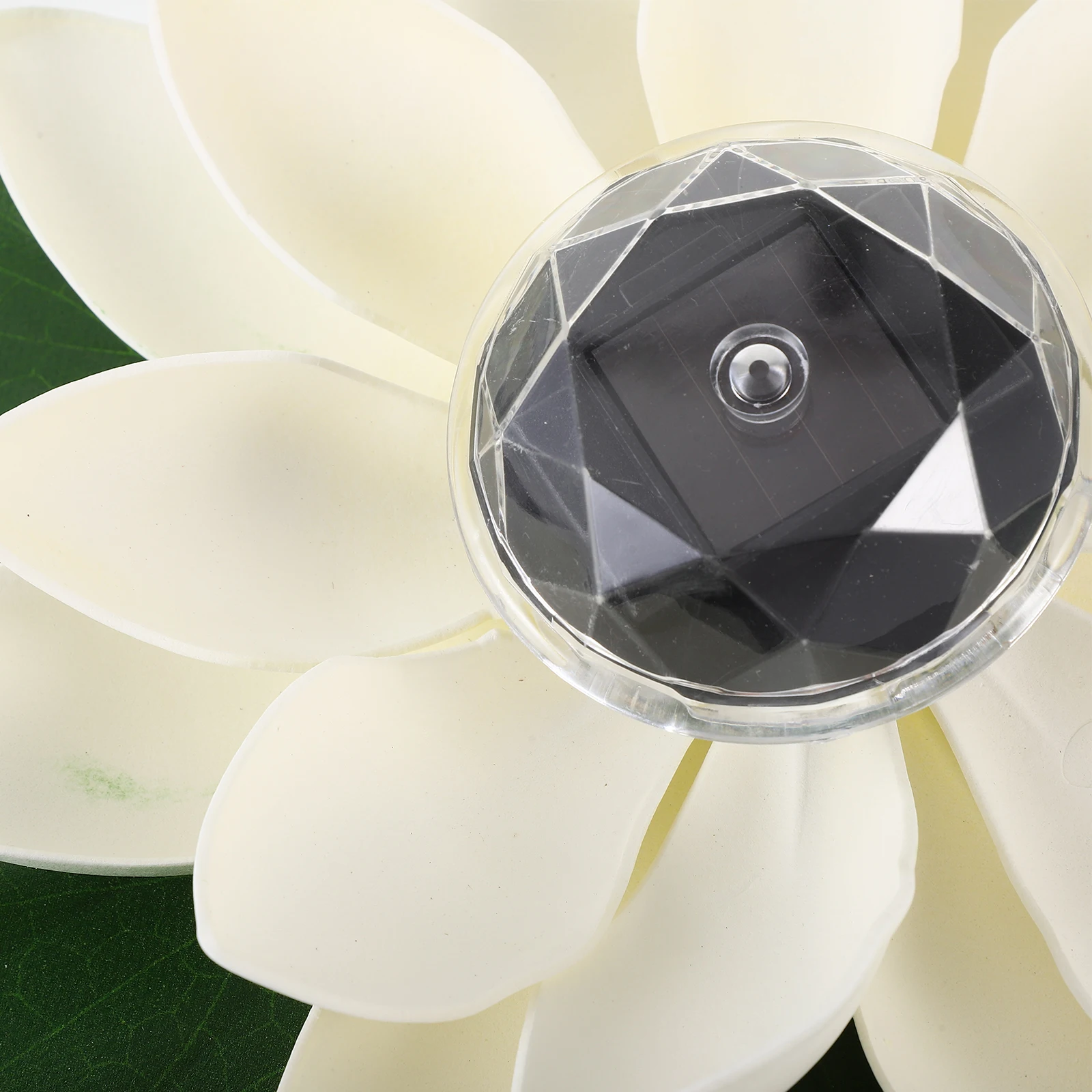 

Colorful Solar LED Lotus Light Waterproof Floating Pond Decorative Lamp Elegant Outdoor Garden Lighting Yellow