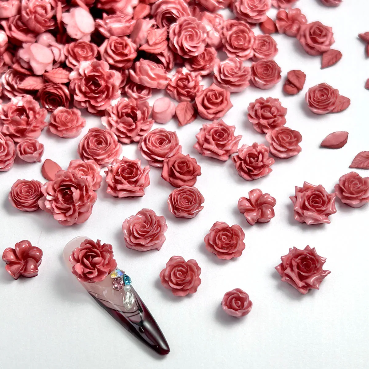 다양한 스타일의 연꽃 모란 장미 레진 네일 아트 참 3D 발광 모조 잎 꽃 혼합 네일 장식 DIY 네일 부품