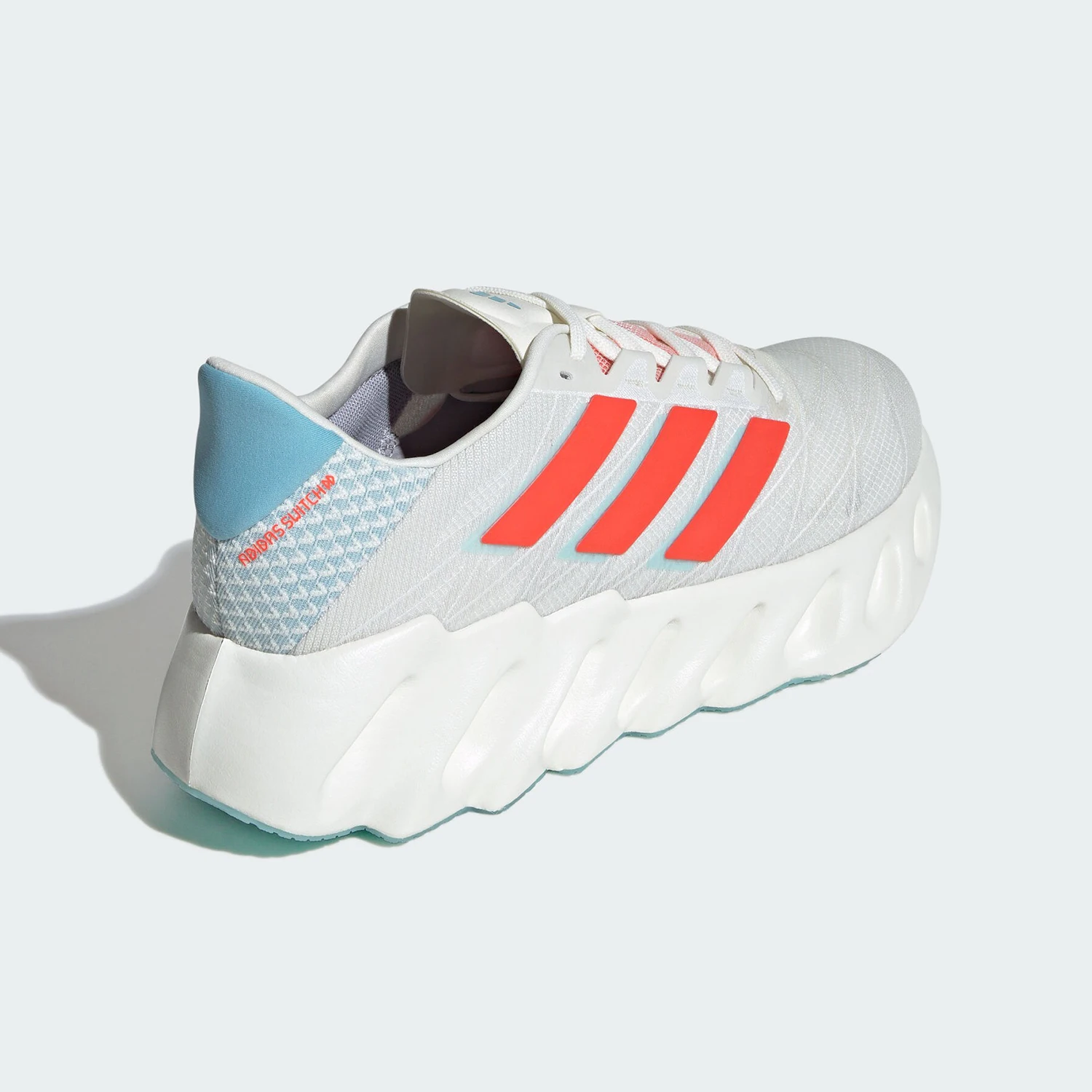 حذاء الجري Adidas Official Authentic SWITCH FWD 2 M للرجال IF6754