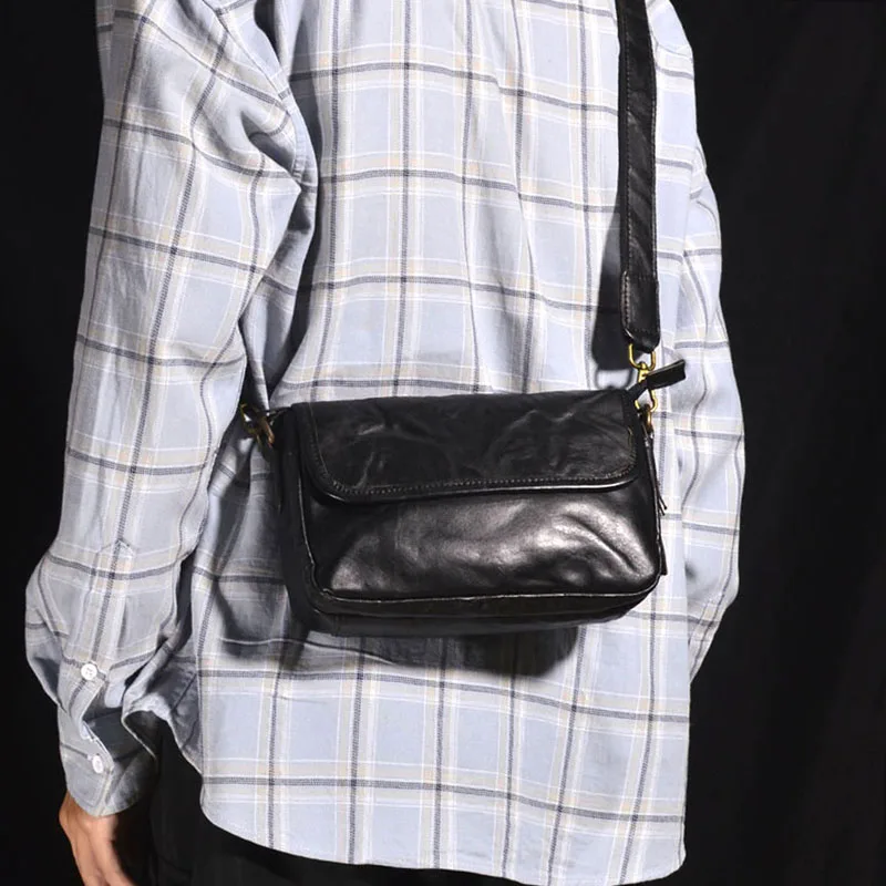 

AETOO Vintage leather head layer cowhide crossbody for men all match small square bag cover type new trend fold design single s