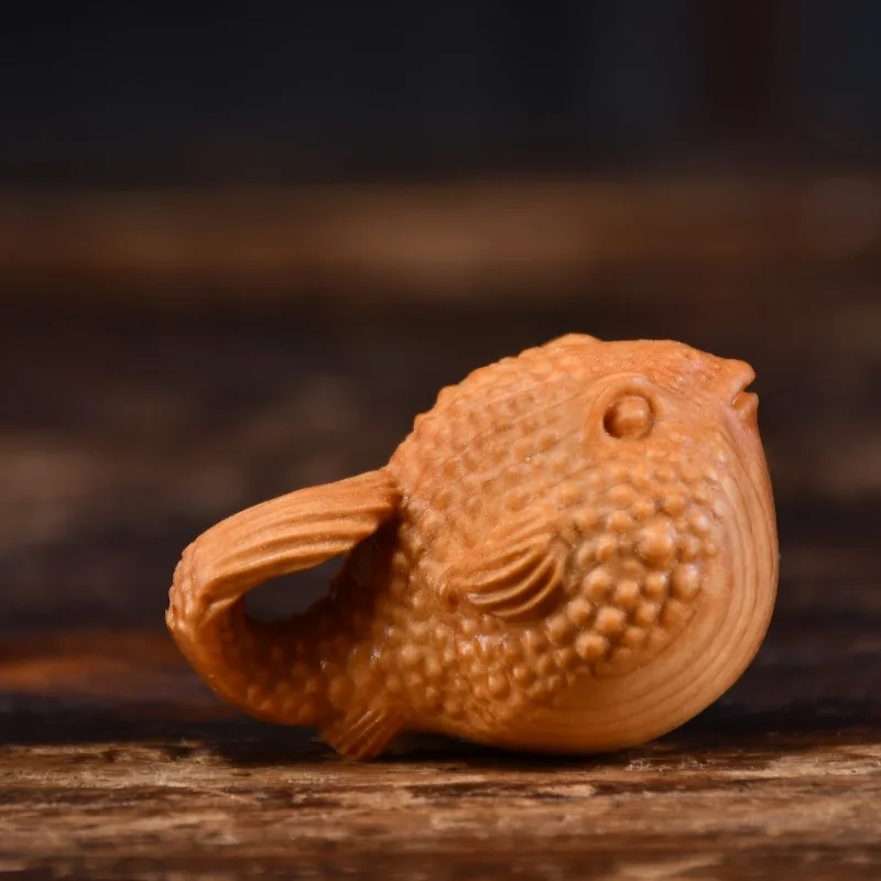 1 PC Handmade Pufferfish Wood Carving Handheld Collectible Animated Creature Pendant Novelty Home Decor Wooden Animal Miniatures