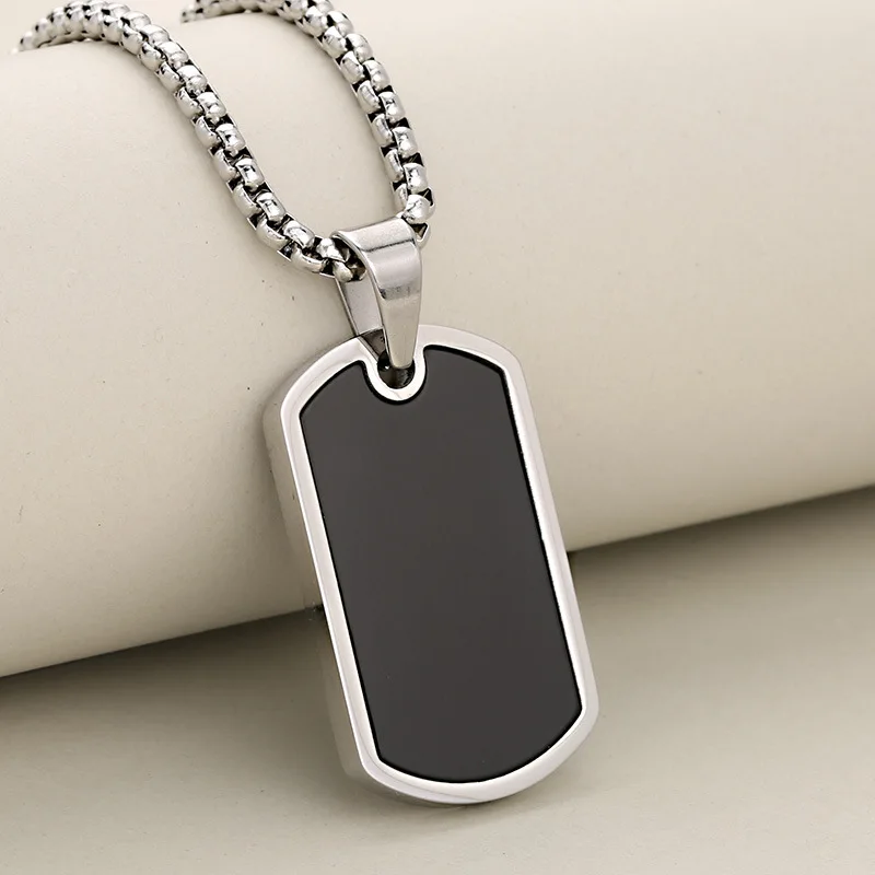 Collier personnalisé pour homme avec plaque militaire, pendentif hip-hop étanche en acier inoxydable avec chaîne maille gourmette