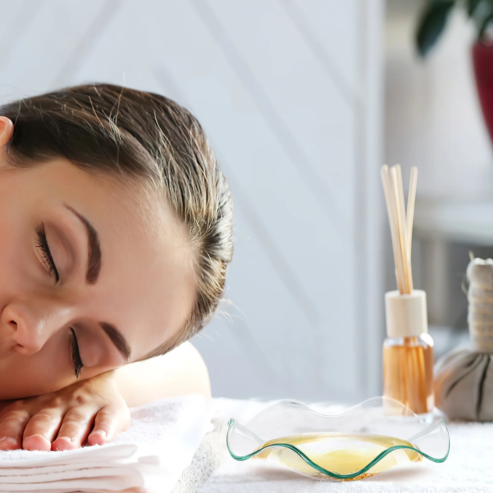 

2 шт. тарелки с эфирным маслом, прозрачные стеклянные блюдца, посуда для хранения ароматерапии, маленькие стеклянные тарелки, держатель для ароматов в спа-центре, стильный