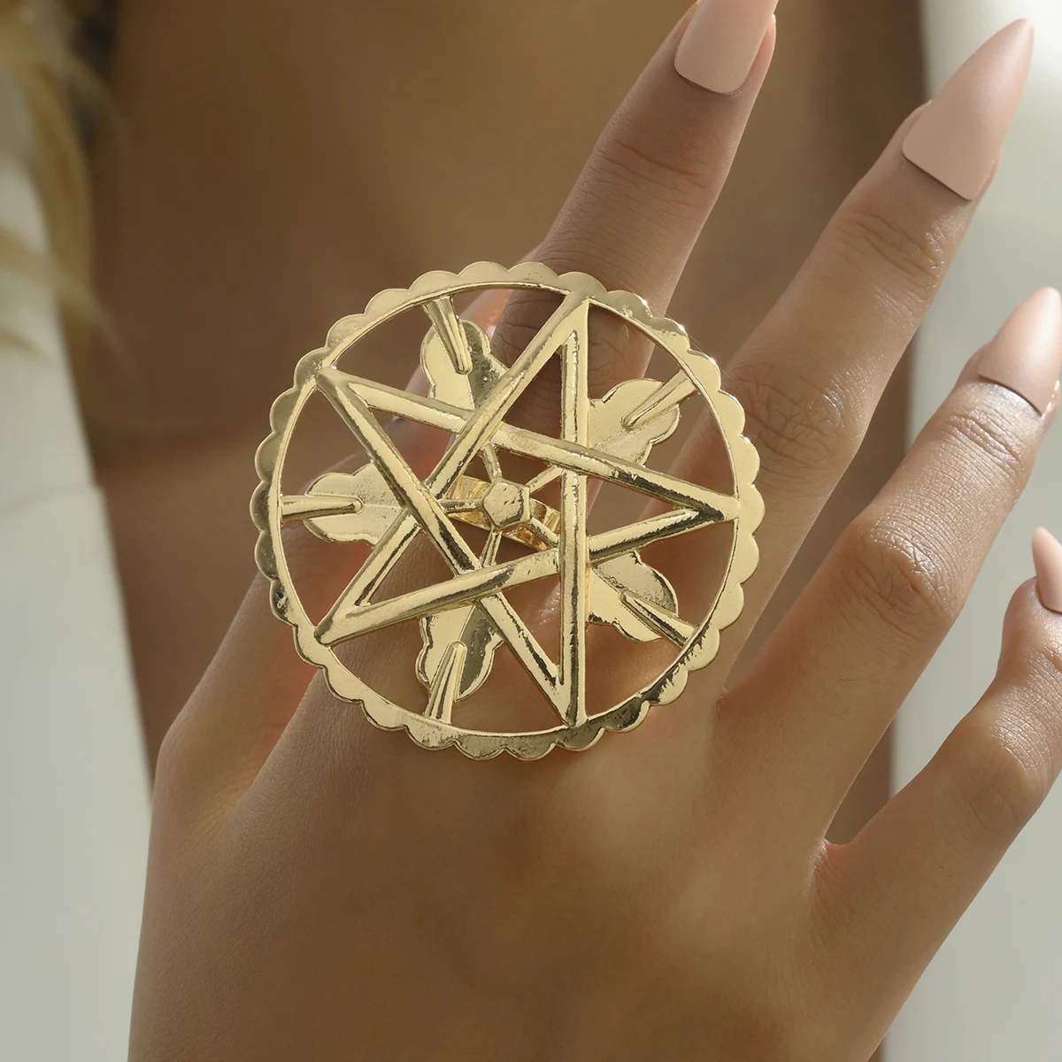 Ladies Punk Style Rock Hip-hop Bar Party Retro Exaggerated Pentagram Gold Silver Large Ring Gifts for Women Female Day Wear