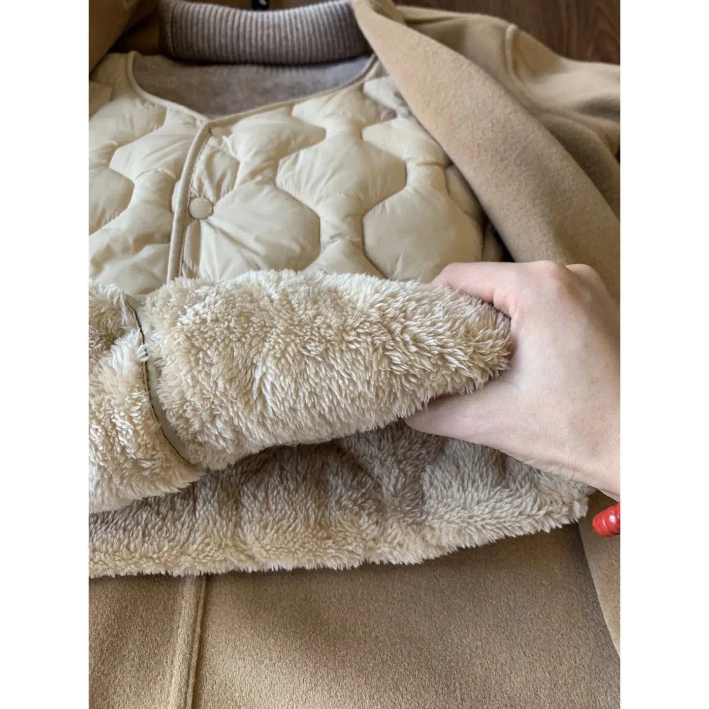 

Утепленный хлопковый жилет для женщин, теплый жилет с наполнителем из овечьего вельвета для ношения поверх одежды и под свитшоты.