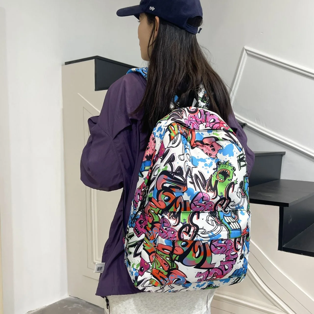 Zaino Graffiti alla moda Zaino per studenti adolescenti di grande capacità Zaino da viaggio popolare da strada per uomo e donna con stampa di lettere dei cartoni animati